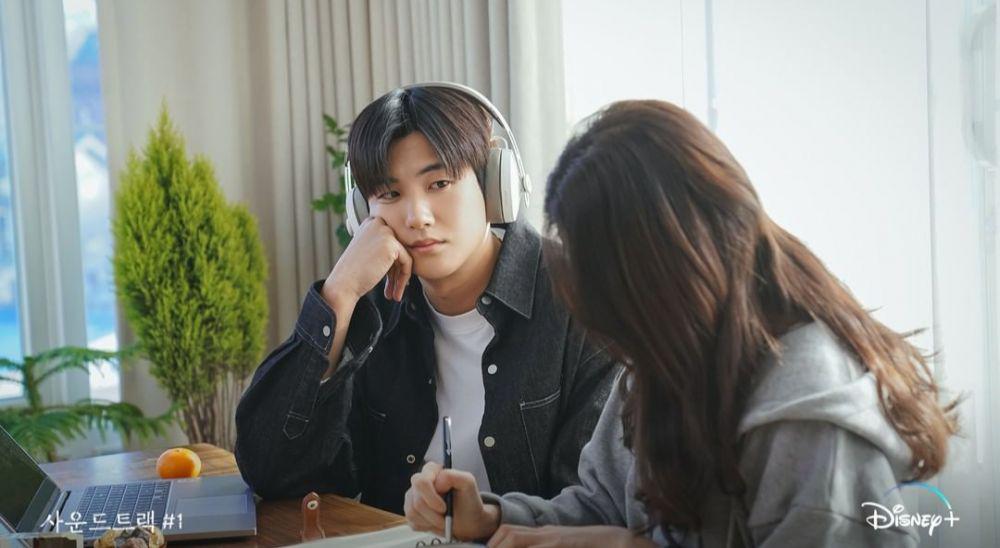 9 Harga Fashion Item Park Hyung Sik di KDrama Soundtrack #1