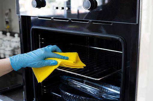 Illustrasi menyiapkan oven (unsplash.com/hazalak)
