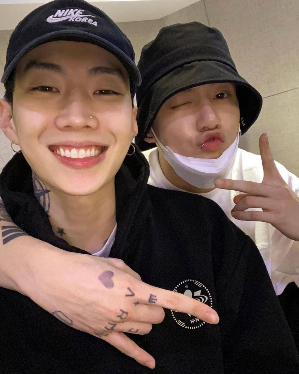 Jay Park foto bareng Jungkook BTS di studio rekaman. (instagram.com/moresojuplease)
