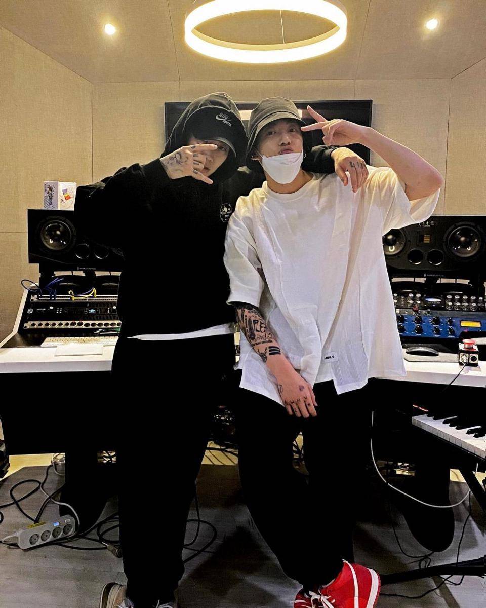 Jay Park pamer foto bareng Jungkook BTS di studio rekaman. (instagram.com/moresojuplease