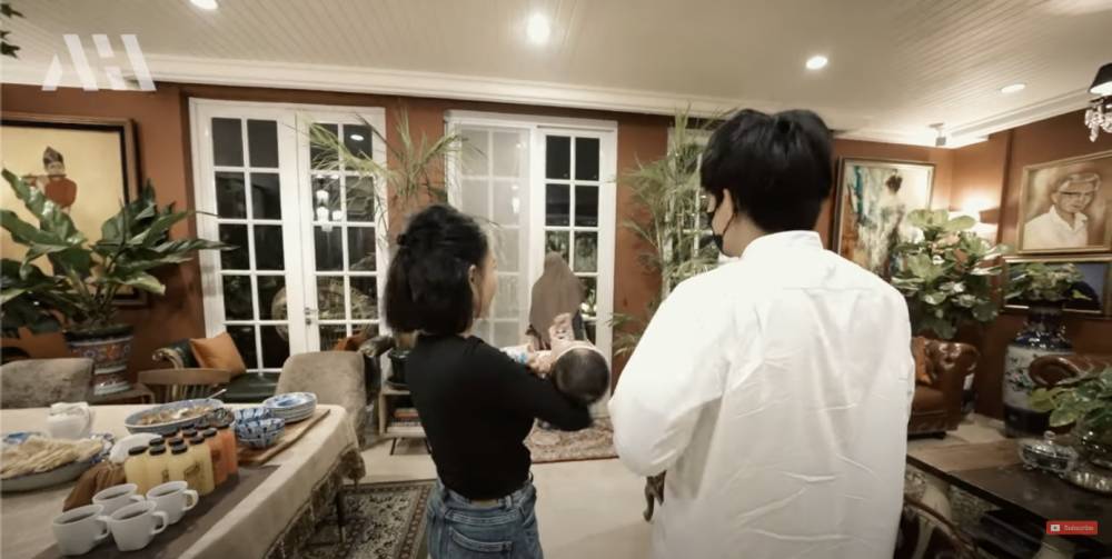 Momen Aurel, Atta, dan Ameena di rumah Yuni Shara (YouTube.com/AH)