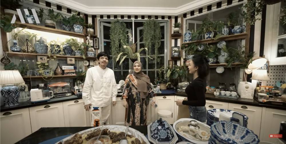 Momen Aurel, Atta, dan Ameena di rumah Yuni Shara (YouTube.com/AH)