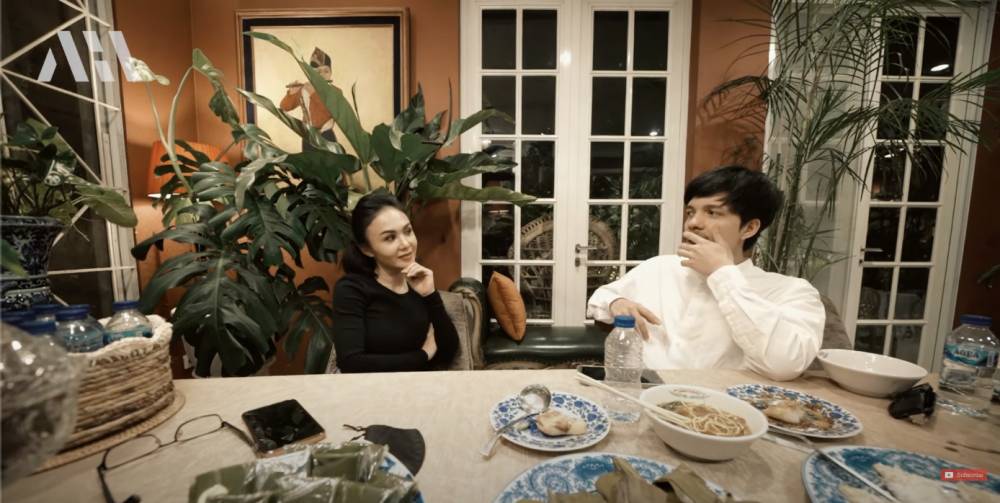Momen Aurel, Atta, dan Ameena di rumah Yuni Shara (YouTube.com/AH)