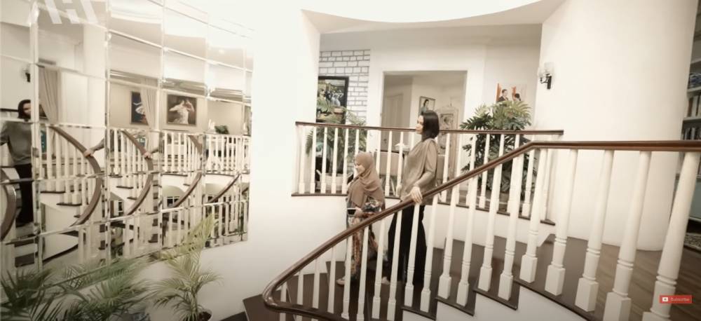 Momen Aurel, Atta, dan Ameena di rumah Yuni Shara (YouTube.com/AH)