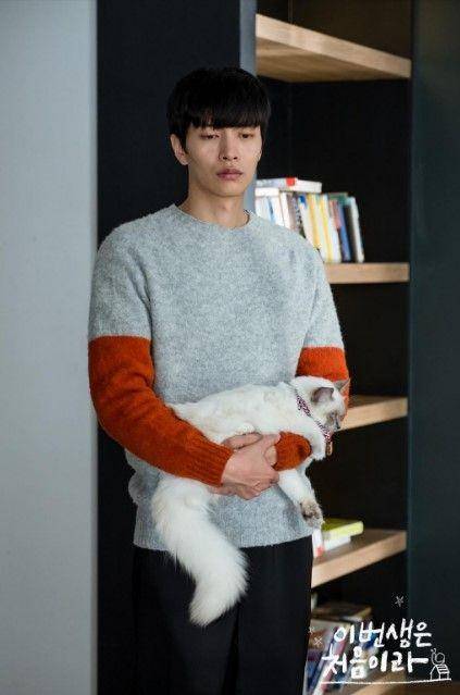 Lee Min Ki sebagai Nam Se Hee (dok. tvN/Because This Is My First Life)