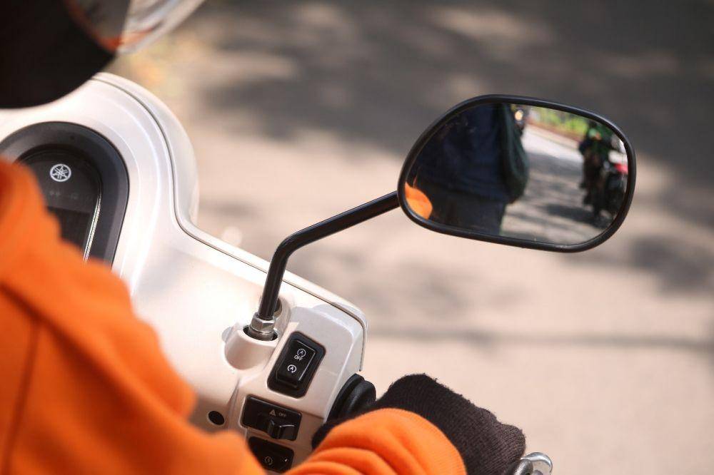 Mengatasi blind spot motor dengan spion (Dok. Yamaha)