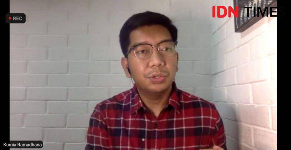 Peneliti Indonesia Corruption Watch (ICW) Kurnia Ramadhana dalam Webinar Peluncuran Eksaminasi Putusan Kasus Penyiraman Air Keras Terhadap Novel Baswedan Selasa (19/4/2022) (IDN Times/Lia Hutasoit)