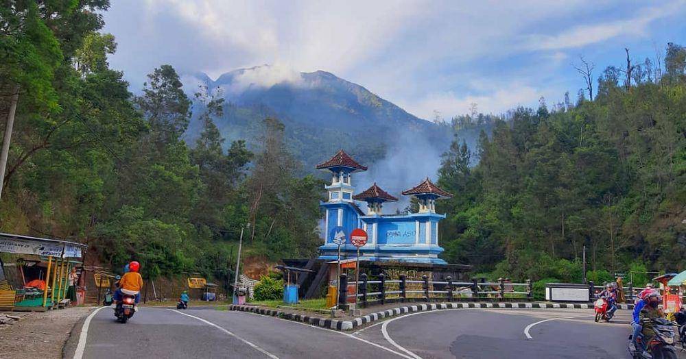 tugu perbatasan Jawa Timur dan Jawa Tengah di kawasan jalan tembus (facebook.com/tentangkaranganyar)