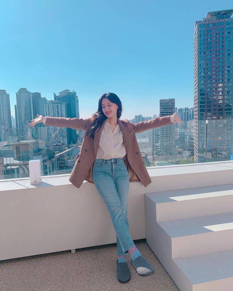 OOTD ala Kim Ji Won (instagram.com/geewonii)