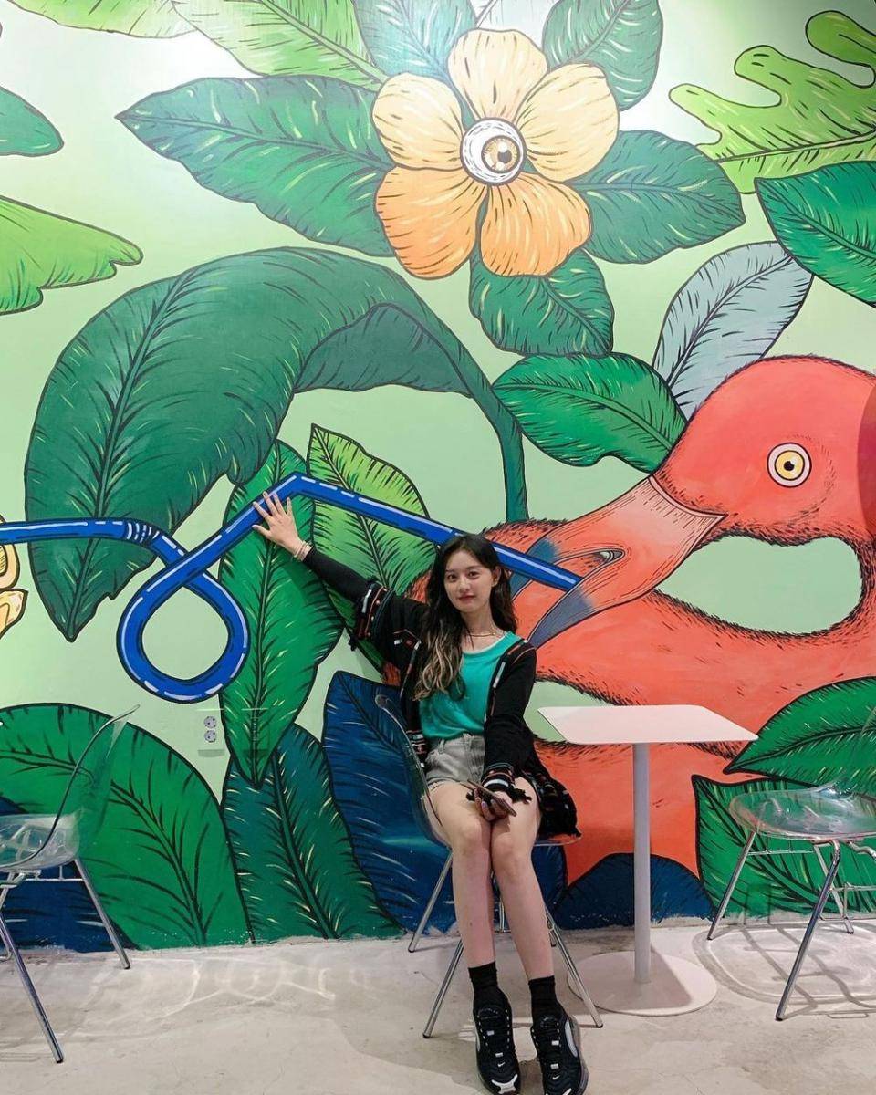 OOTD ala Kim Ji Won (instagram.com/geewonii)