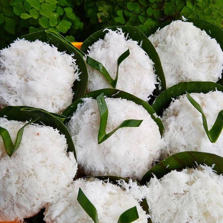 ketan kukus (instagram.com/amanah_cake)