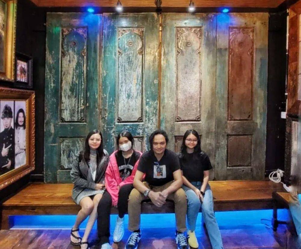 Agung Gimbal dengan anak dan istri (instagram.com/dummergimbal)