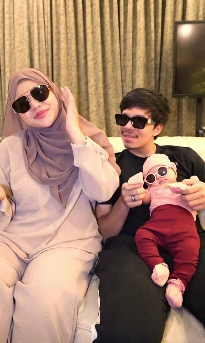 potret Ameena pakai kacamata hitam (instagram.com/aurelie.hermansyah)