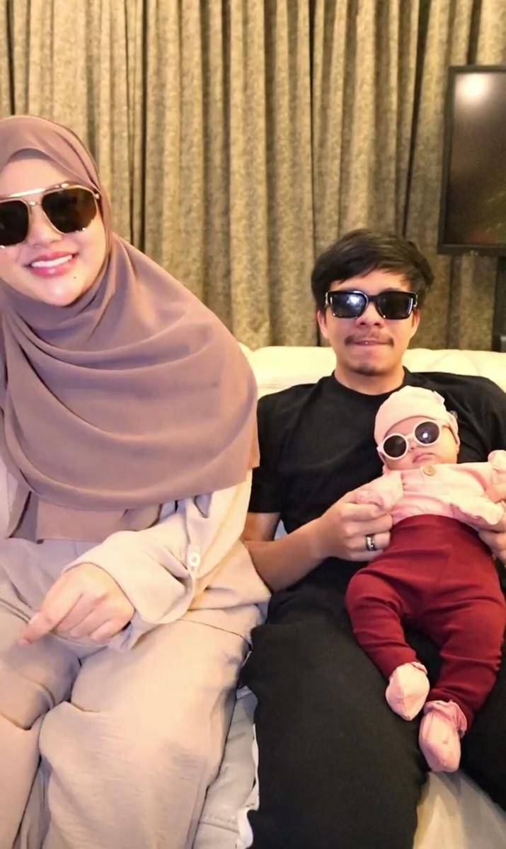 potret Ameena pakai kacamata hitam (instagram.com/aurelie.hermansyah)