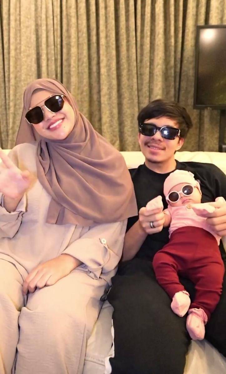 potret Ameena pakai kacamata hitam (instagram.com/aurelie.hermansyah)