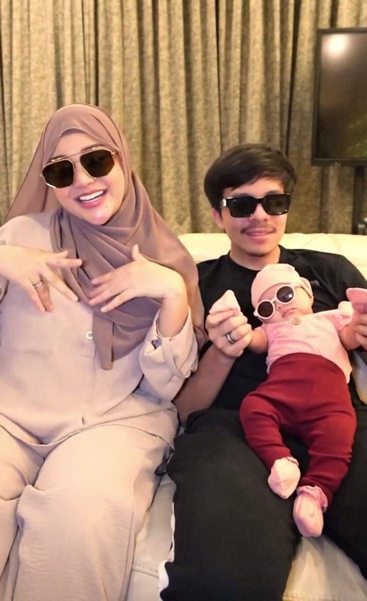 potret Ameena pakai kacamata hitam (instagram.com/aurelie.hermansyah)