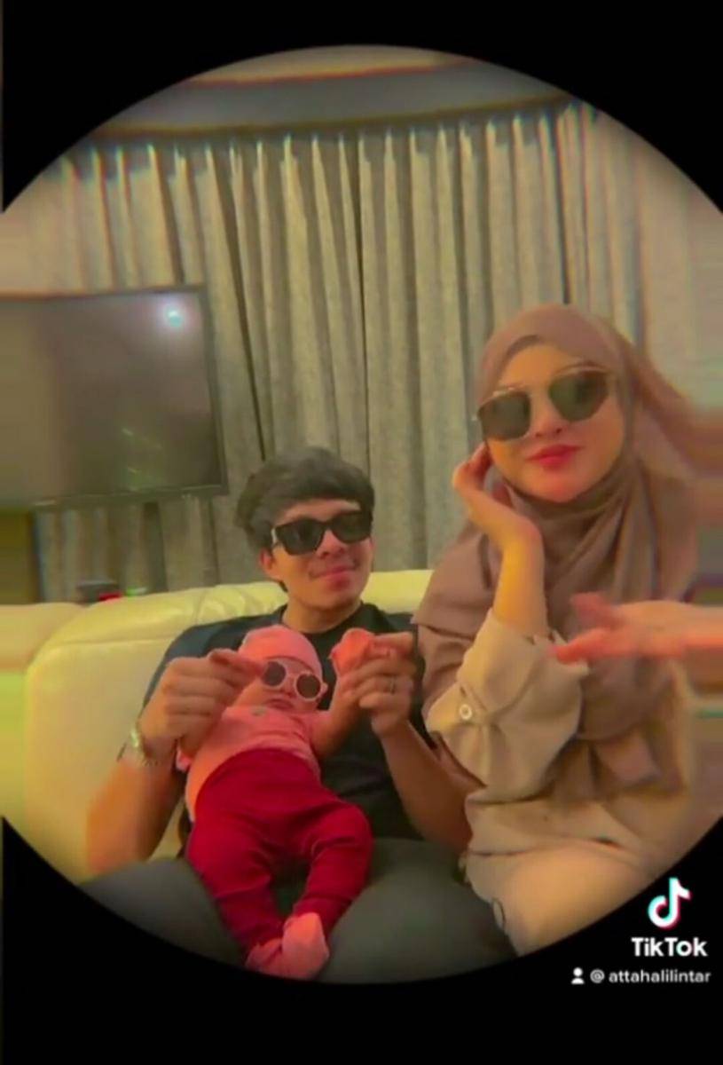 potret Ameena pakai kacamata hitam (instagram.com/attahalilintar)