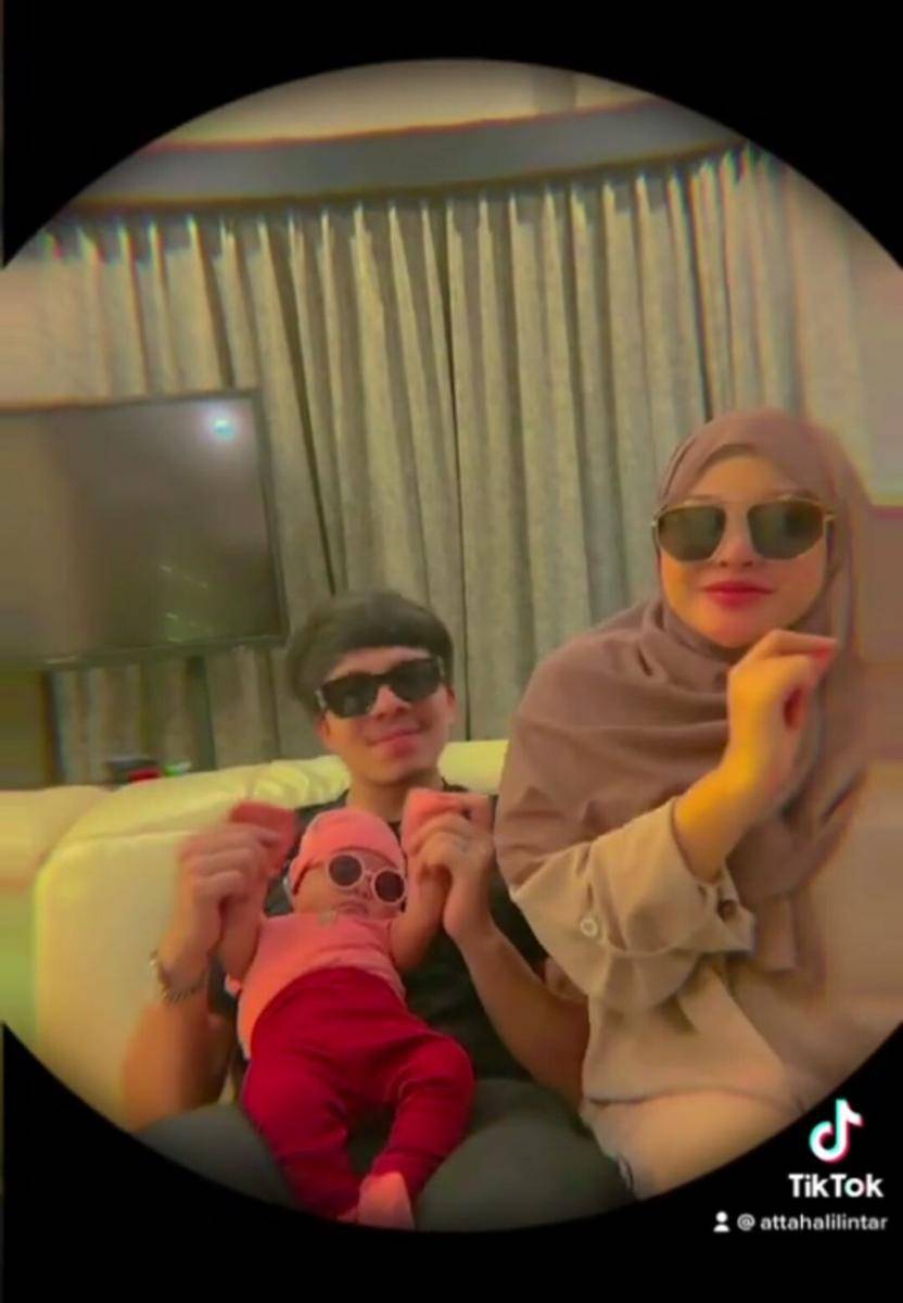 potret Ameena pakai kacamata hitam (instagram.com/attahalilintar)