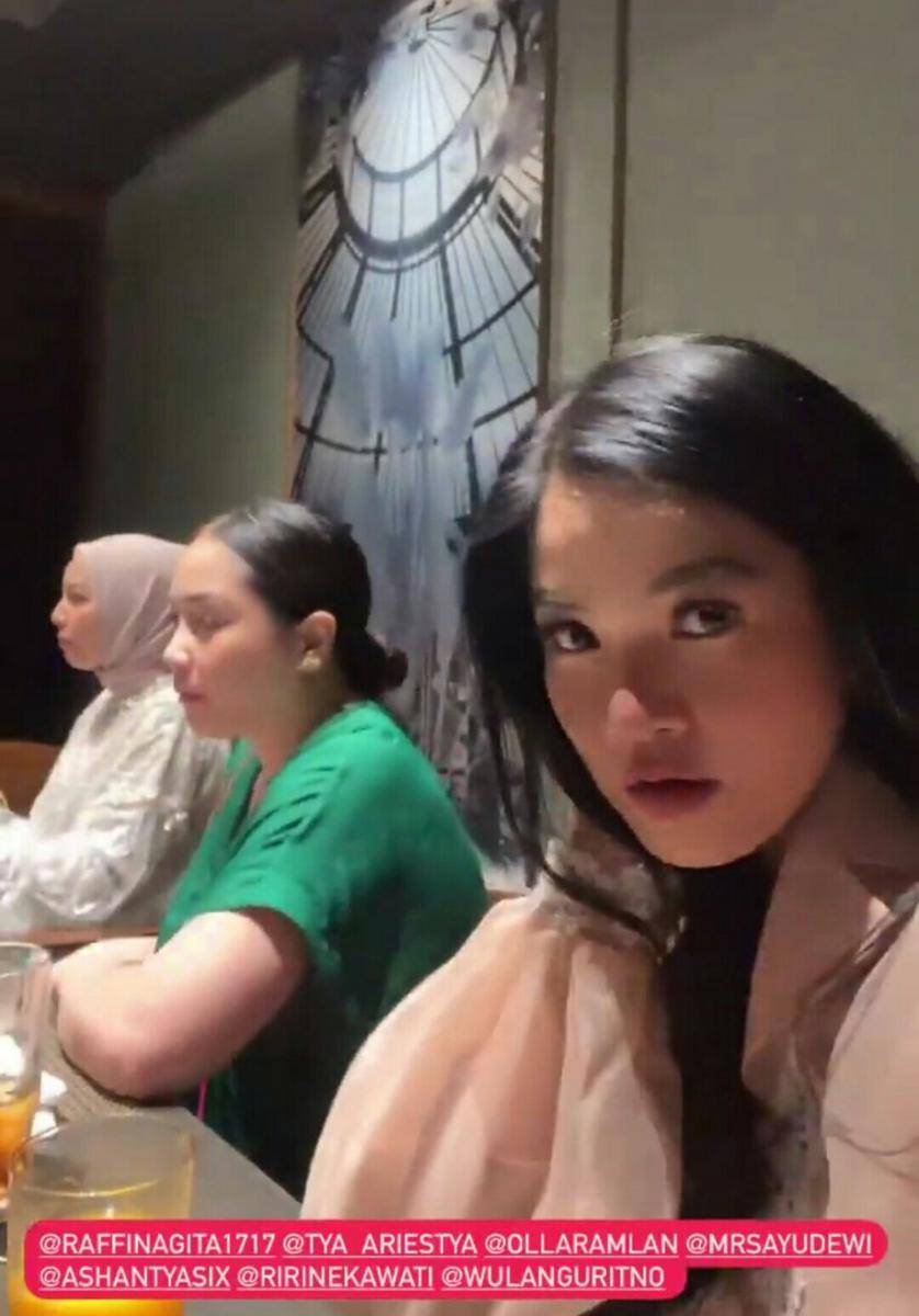 potret buka puasa bersama geng Cendol (instagram.com/titi_kamal)
