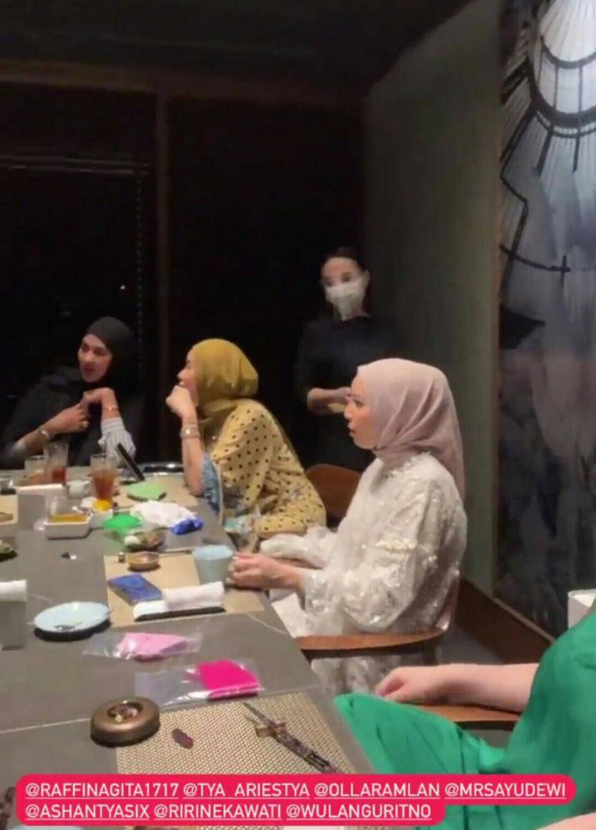 potret buka puasa bersama geng Cendol (instagram.com/titi_kamal)