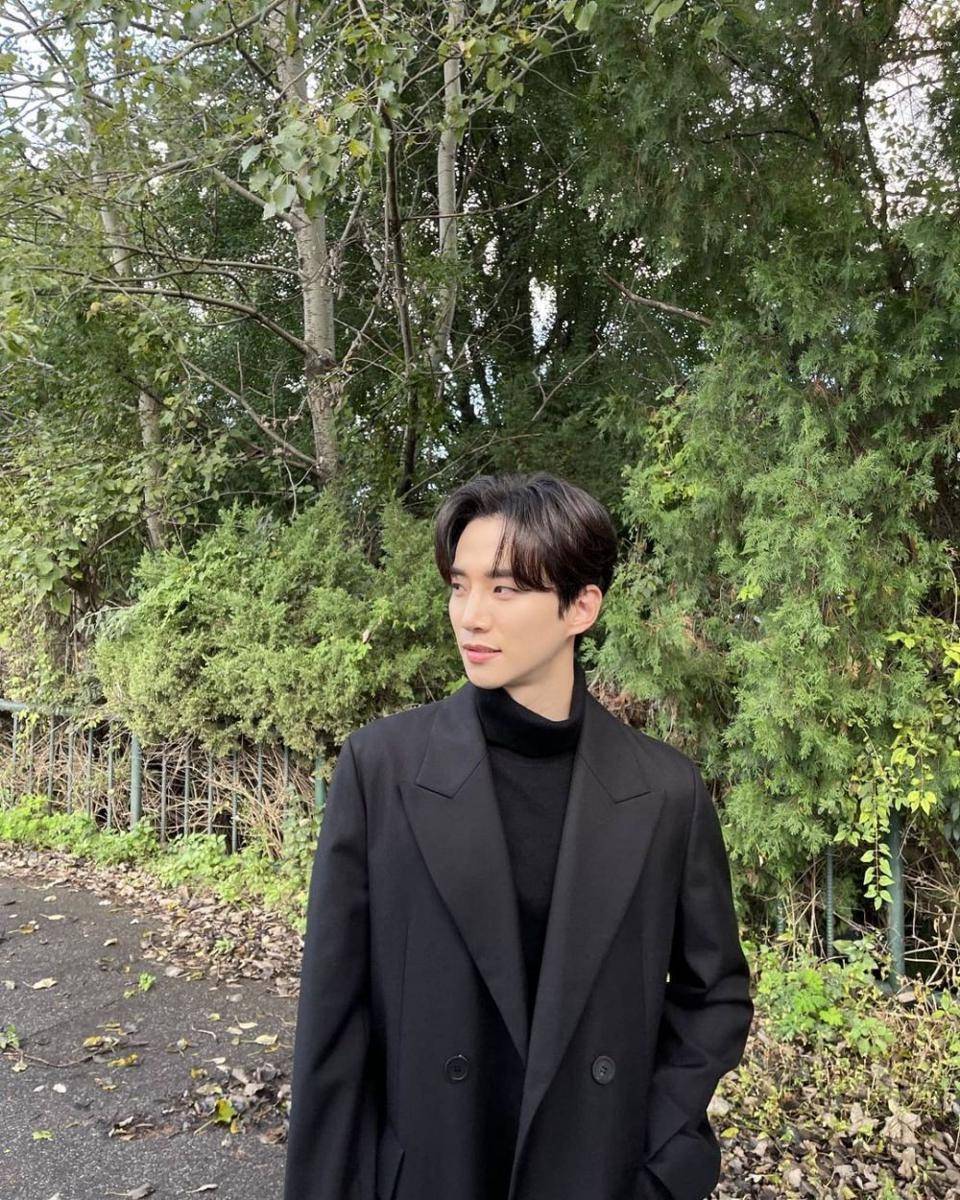 Lee Junho (instagram.com/le2jh)
