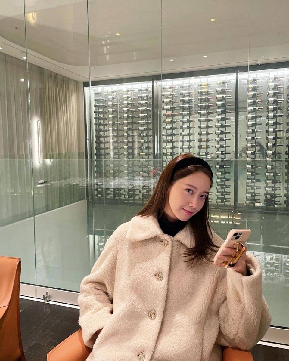 Yoona (instagram.com/yoona__lim)
