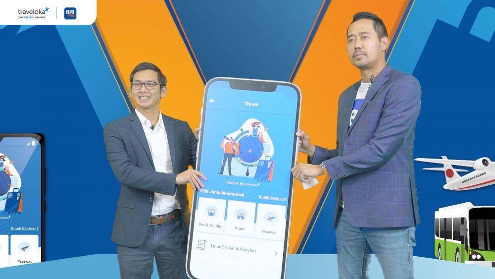 Chief Operating Officer (COO) Traveloka Alfan Hendro dan Excecutive Vice President Retail Payment BRI Dhoni Ramadi saat peresmian kerja sama BRI dan Traveloka untuk memberikan kemudahan dan kenyamanan konsumen dalam memenuhi kebutuhan traveling. (Dok. BRI)