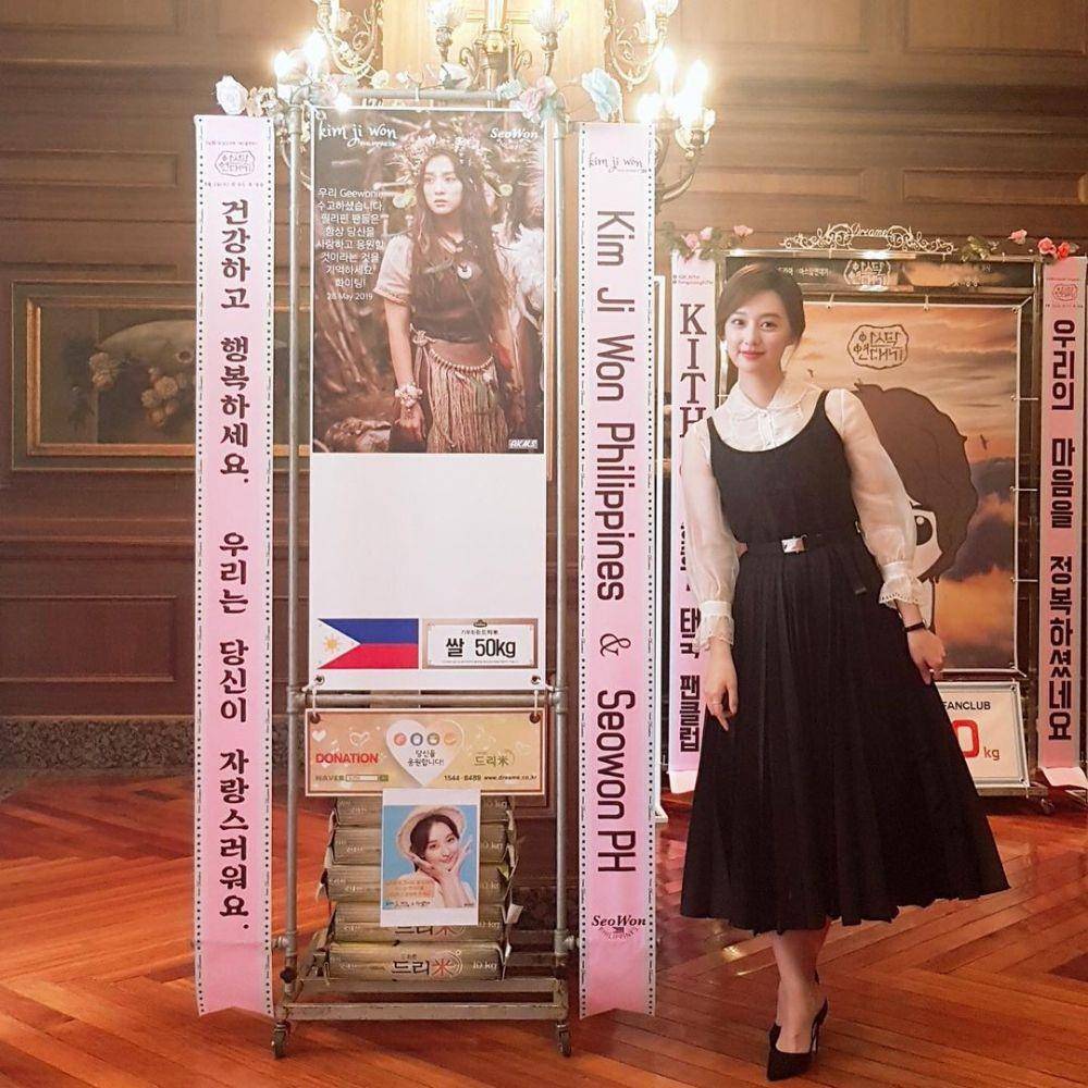 OOTD ala Kim Ji Won (instagram.com/geewonii)