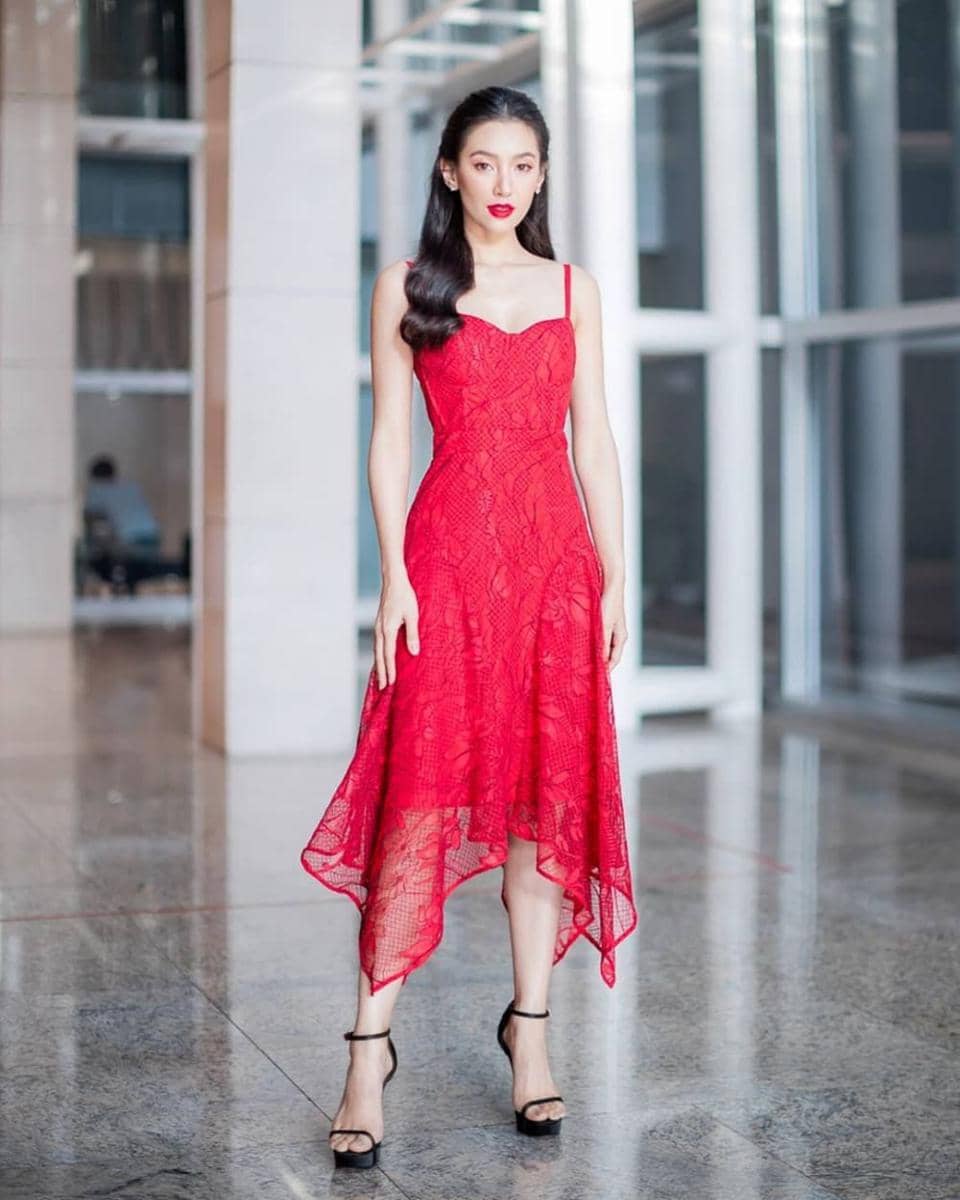 outfit merah Bella Campen (Instagram.com/bellacampen)