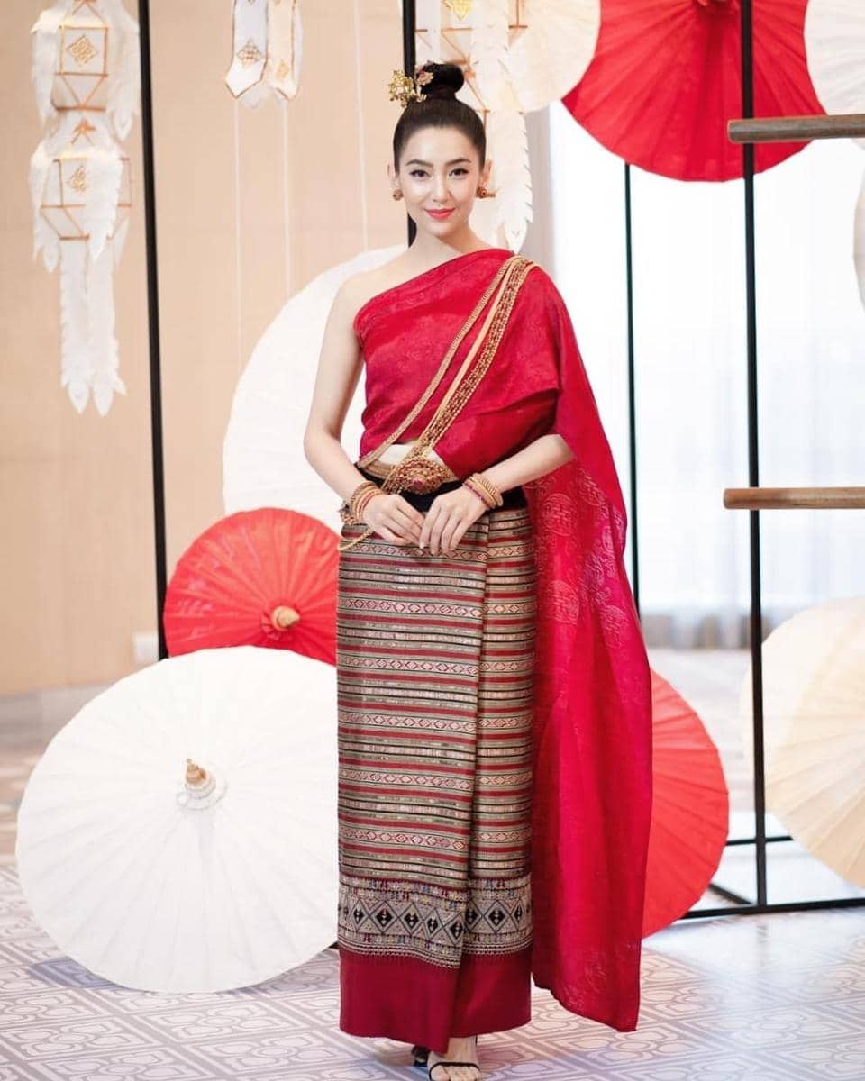 outfit merah Bella Campen (Instagram.com/bellacampen)