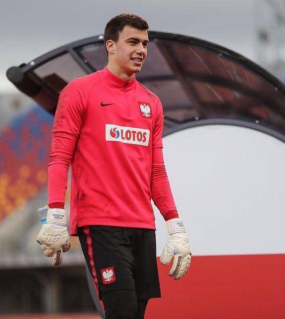 potret Radosław Majecki saat membela Timnas Polandia (instagram.com/radek_majecki)