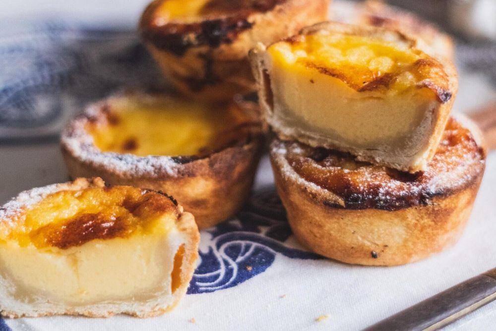 ilustrasi custard mini tart (unsplash.com/Didi Miam)