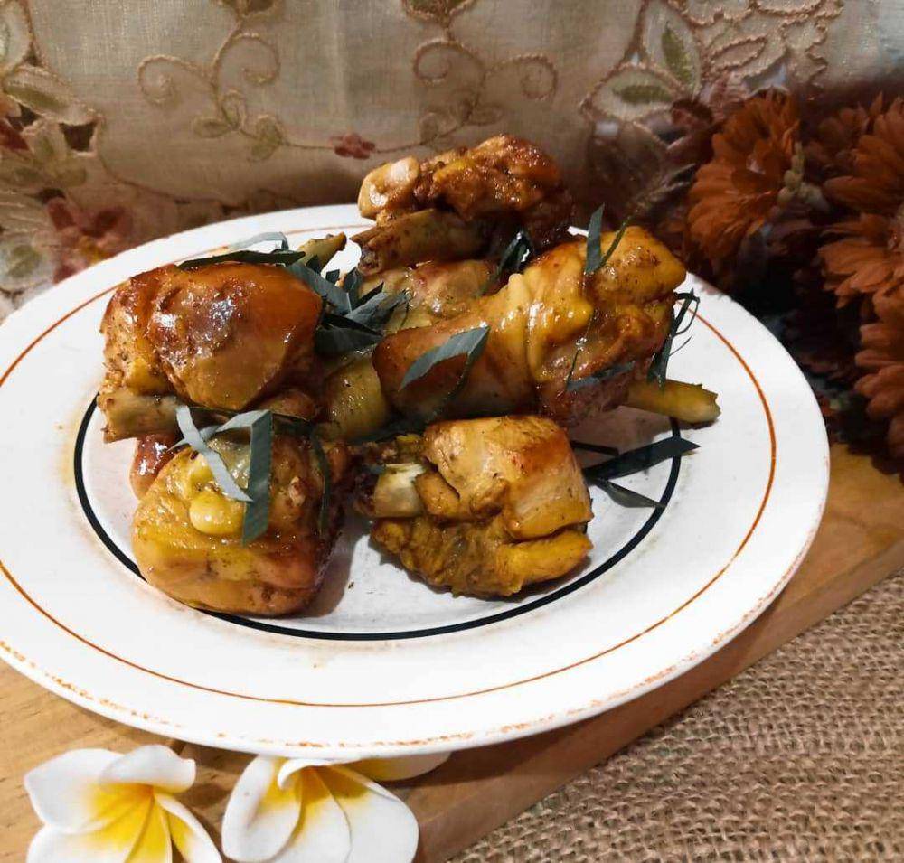 Ilustrasi ayam goreng pandan (instagram.com/sarwokotiti)