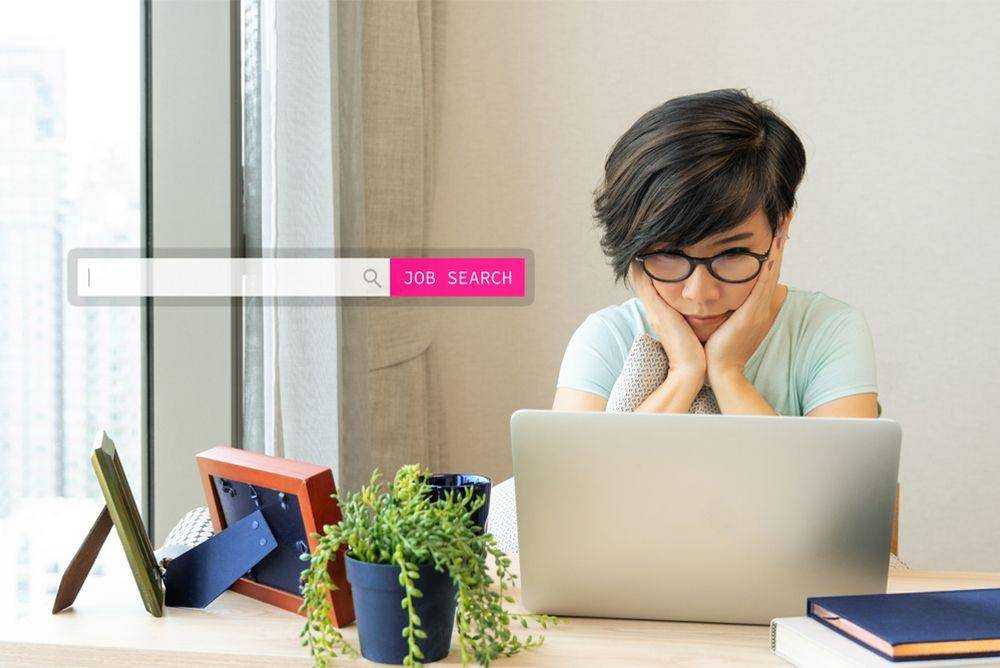 Mencari kerja lewat online (Shutterstock/myboys.me)