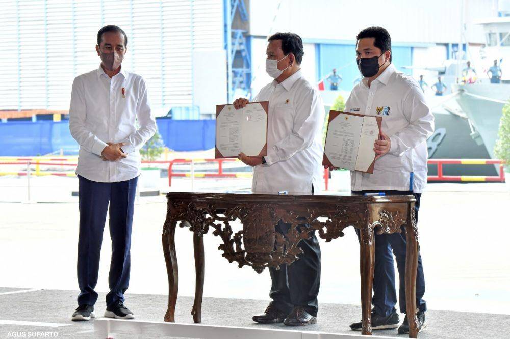 Menteri BUMN, Erick Thohir teken MoU komitmen penggunaan TKDN hingga 50 persen dengan Menteri Pertahanan, Prabowo Subianto. (dok. Kementerian BUMN)