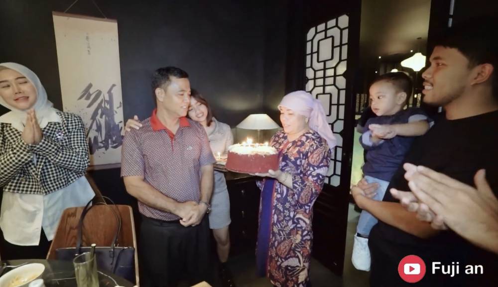 Perayaan ulang tahun Haji Faisal (Dok. Youtube/ Fuji an)