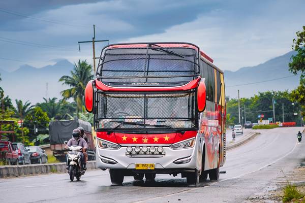 ilustrasi bus (unsplash.com/jalalkelink)