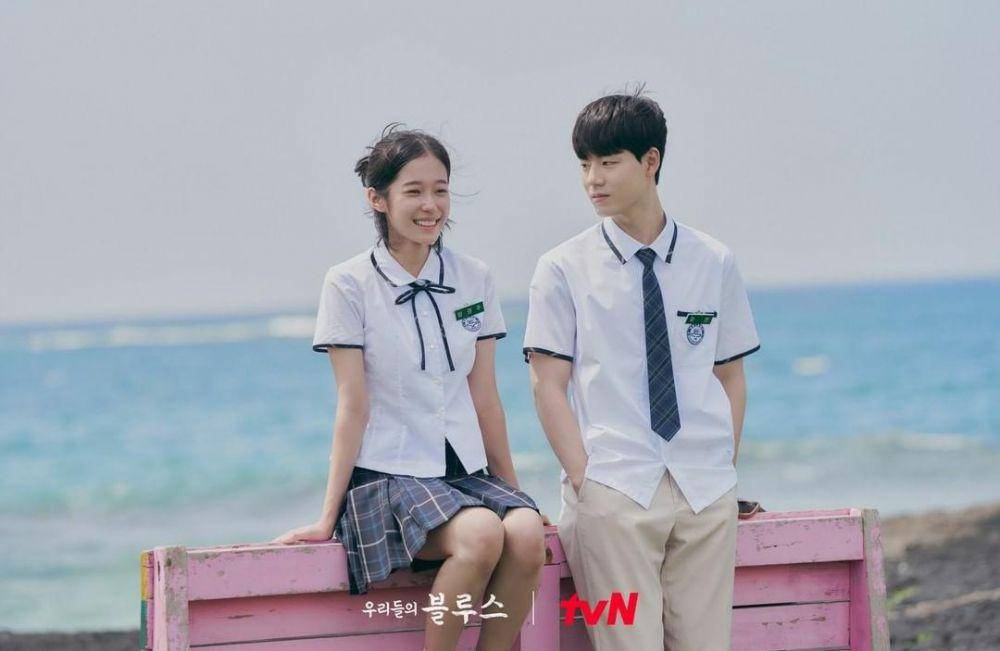 Roh Yoon Seo dan Bae Hyun Sung di drama Our Blues (instagram.com/tvn_drama)