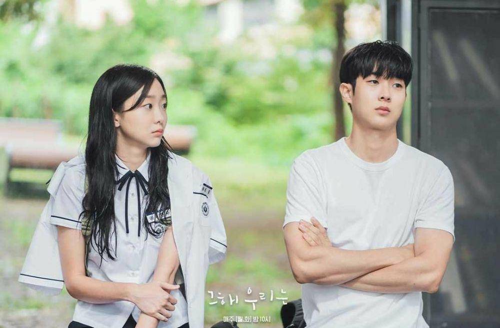 Kim Da Mi dan Choi Woo Shik di drama Our Beloved Summer (instagram.com/sbsdrama.official)