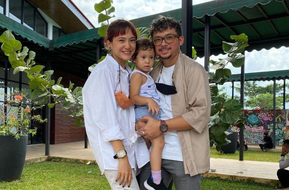 9 Potret Terbaru Keluarga Poppy Sovia, Harmonis dan Bahagia