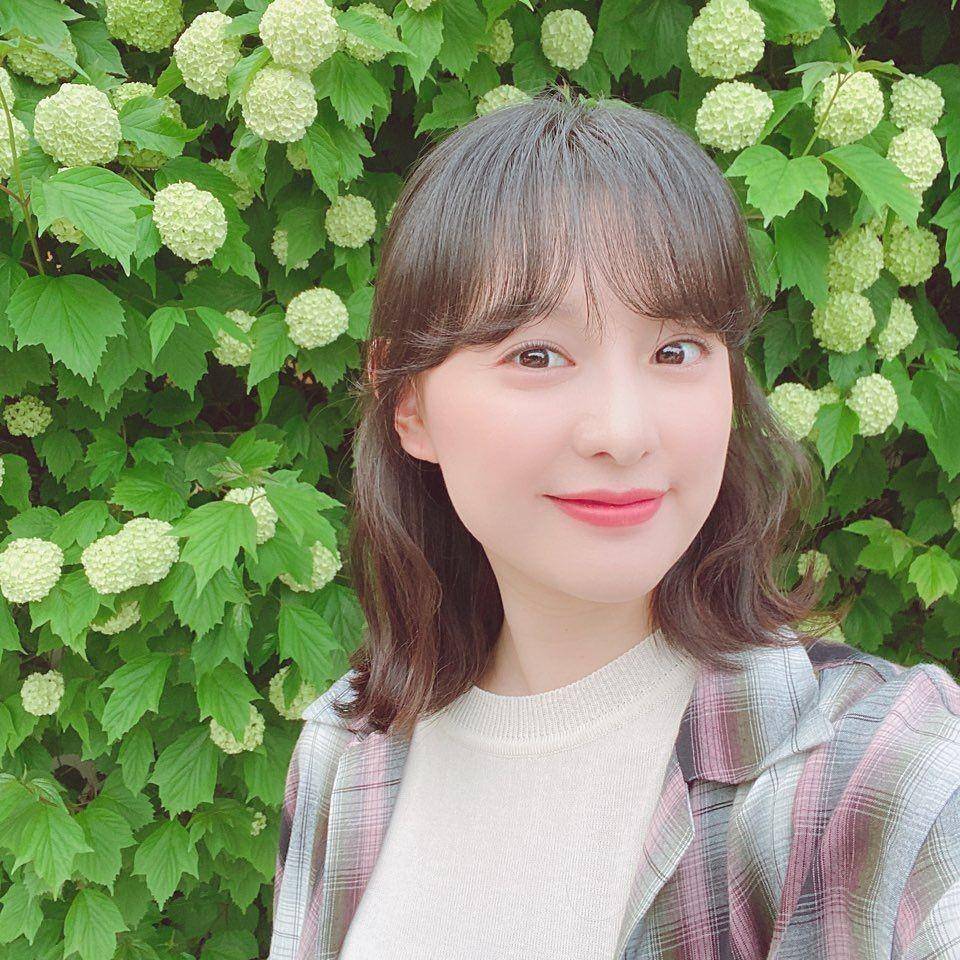 Kim Ji Won (instagram.com/geewonii)