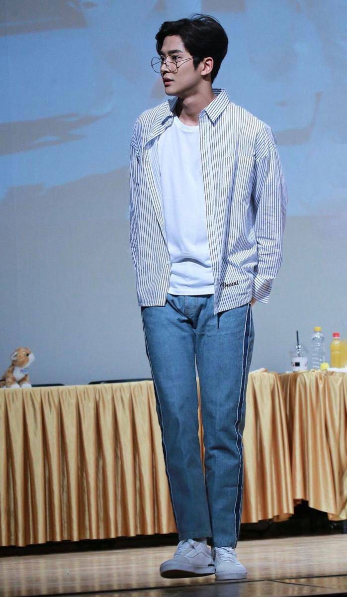 outer ala Rowoon SF9 (twitter.com/TheDailyNoona)