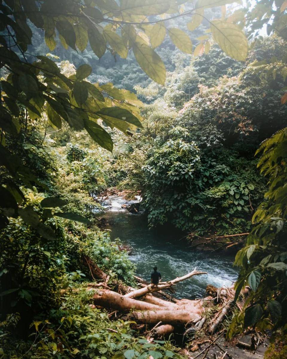 Air Terjun Tri Muara Karang (instagram.com/yoghijuliansa)