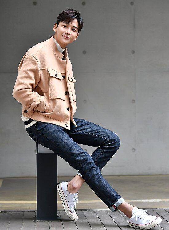 outer ala Rowoon SF9 (twitter.com/TheDailyNoona)