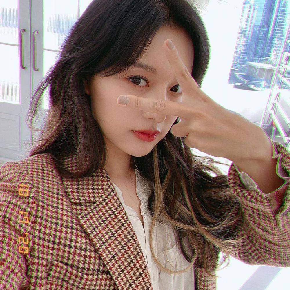 Kim Ji Won (instagram.com/geewonii)