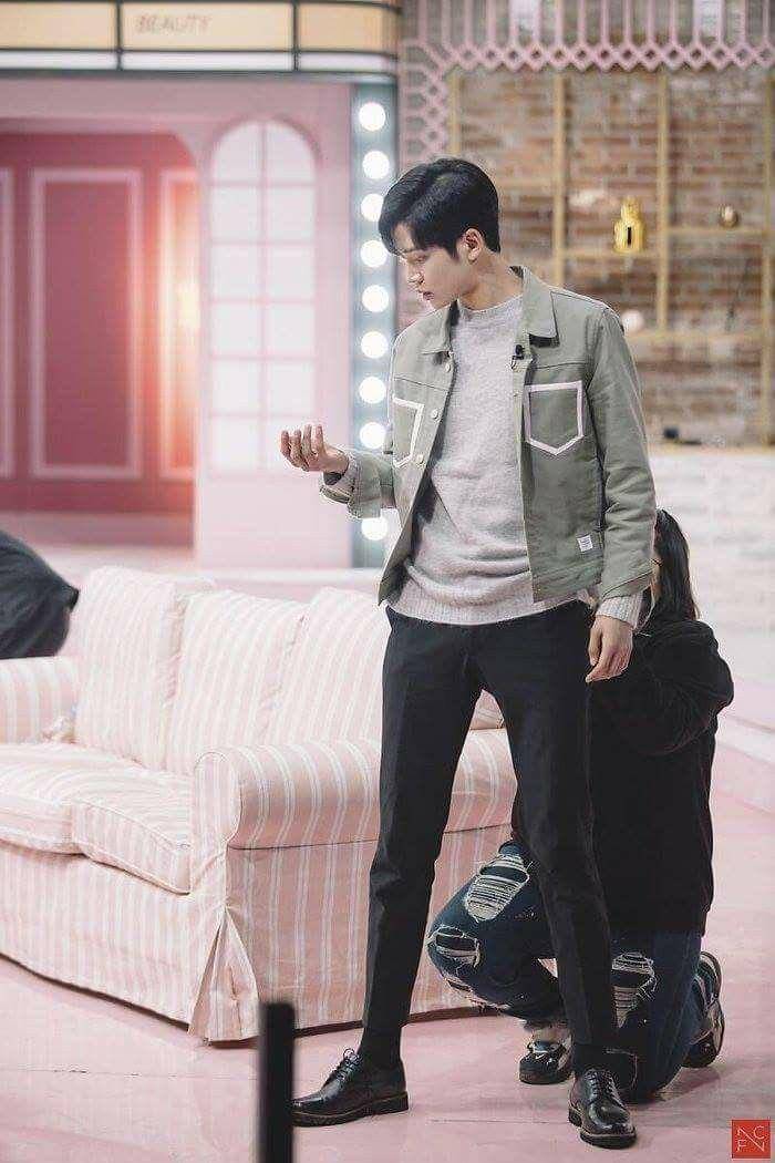 outer ala Rowoon SF9 (twitter.com/TheDailyNoona)