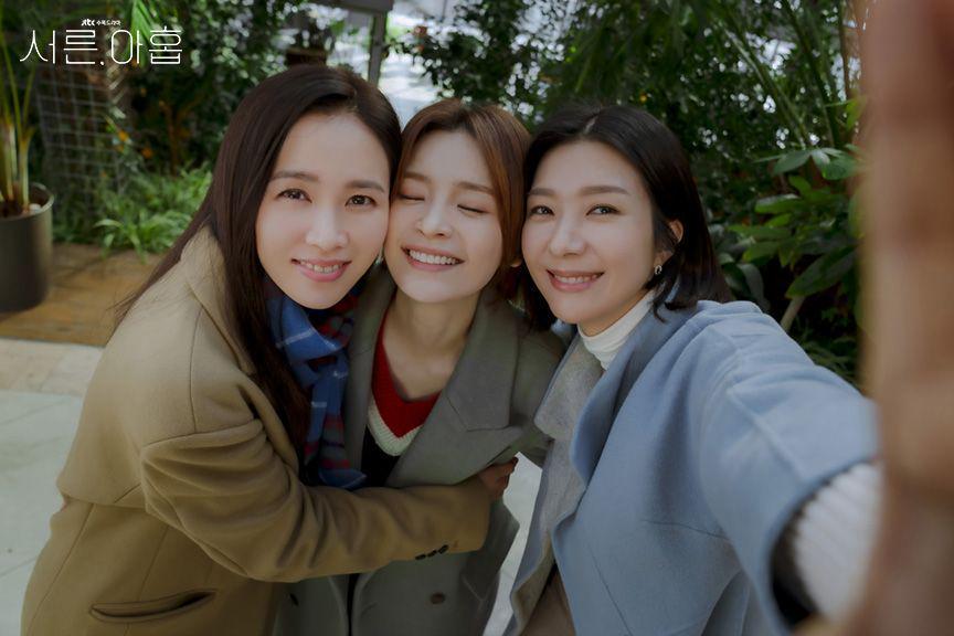 12 Drama Korea Tentang Geng Cewek yang Saling Mendukung, Bikin Iri!