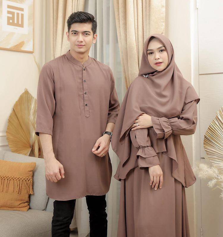Ilustrasi baju lebaran couple (instagram.com/riaricis1795)