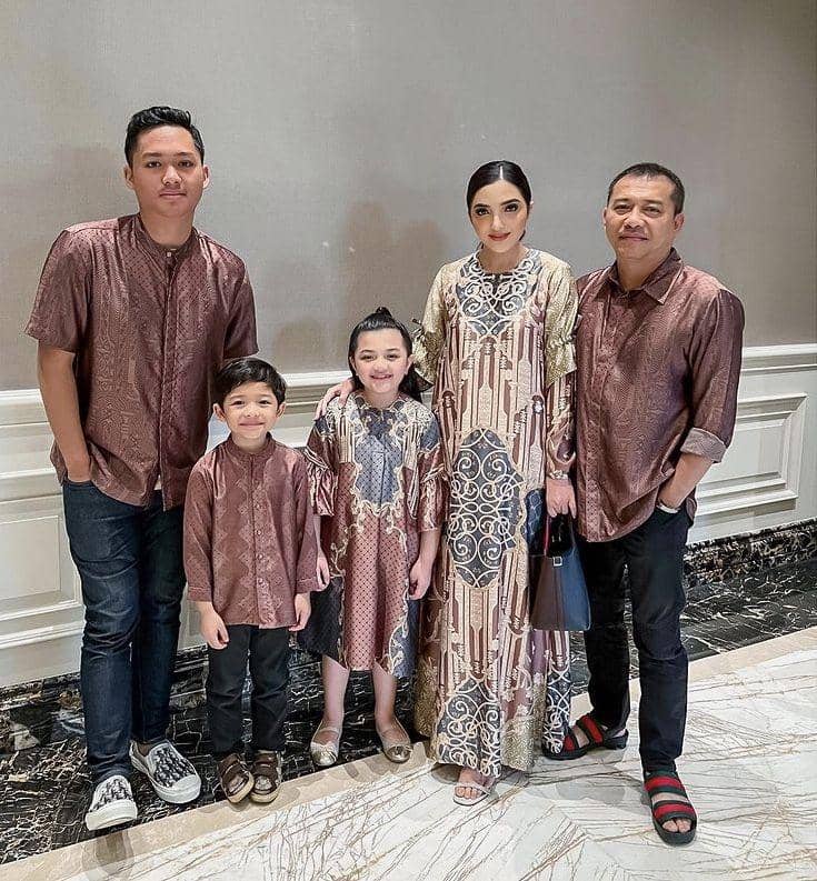 seragam keluarga artis (instagram.com/ashanty_ash)