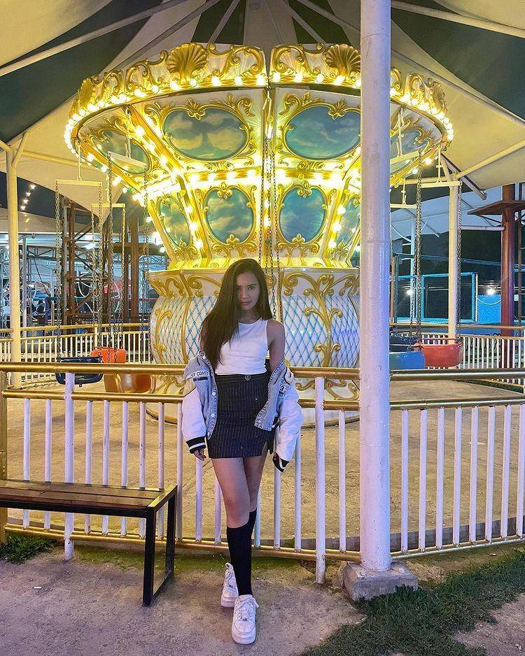 OOTD hangout Beby Tsabina (instagram.com/bebytsabina)